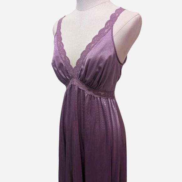 Vintage Olga Lilac Purple Full Sweep Nightgown (Medium) - Picture 3 of 6